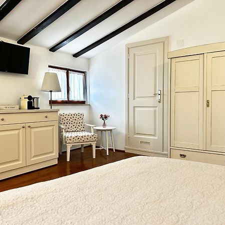 Guesthouse Casa Vittoria ロヴィニ エクステリア 写真