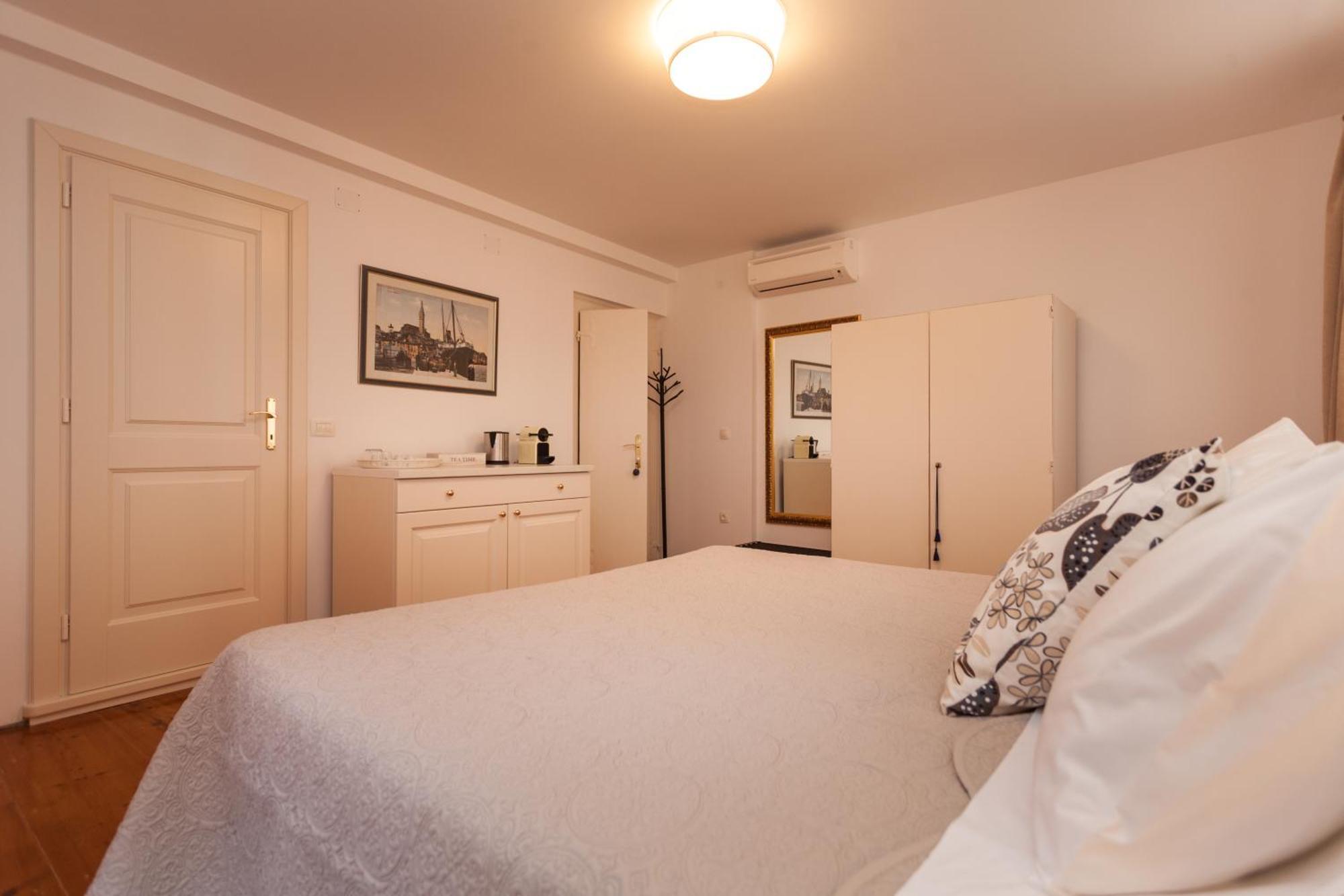 Guesthouse Casa Vittoria ロヴィニ エクステリア 写真
