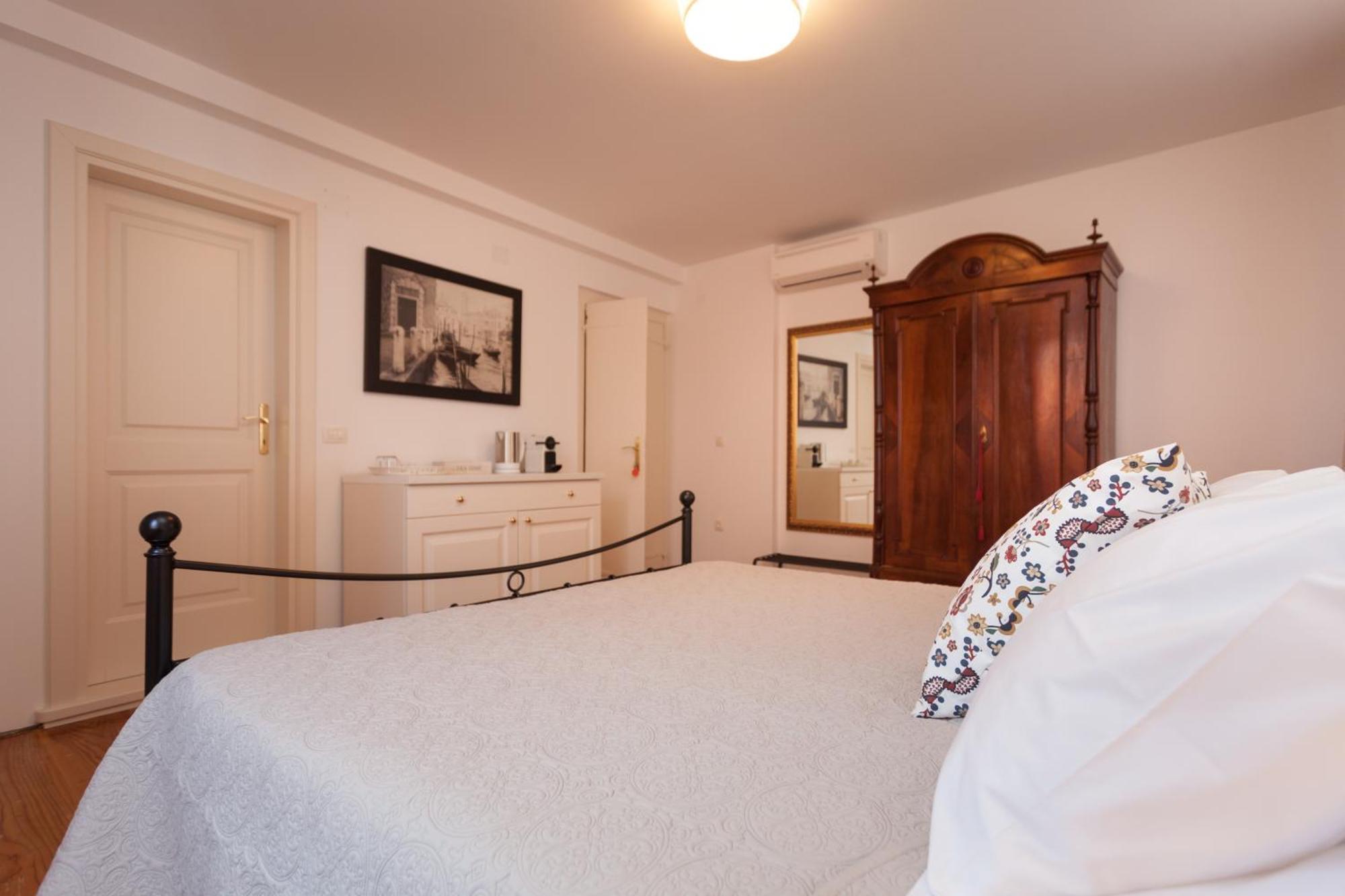 Guesthouse Casa Vittoria ロヴィニ エクステリア 写真